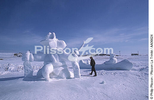 Sculpture sur glace aux Iles de la Madeleine. - © Philip Plisson / Plisson La Trinité / AA06624 - Nos reportages photos - Glace
