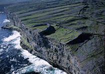 Les falaises d'Inishmore. © Philip Plisson / Plisson La Trinité / AA06639 - Photo Galleries - Ireland, the green island