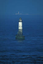 Ar-Men et l'île de Sein au loin. © Philip Plisson / Plisson La Trinité / AA06778 - Photo Galleries - Lighthouse [29]