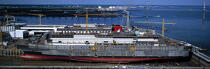 Le Queen Mary II en construction aux Chantiers de l'Atlantique. © Philip Plisson / Plisson La Trinité / AA06853 - Nos reportages photos - Activité maritime