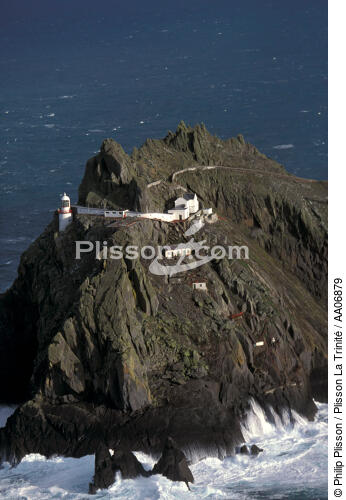 Lighthouse inishtearaght. - © Philip Plisson / Plisson La Trinité / AA06879 - Photo Galleries - Ireland, the green island