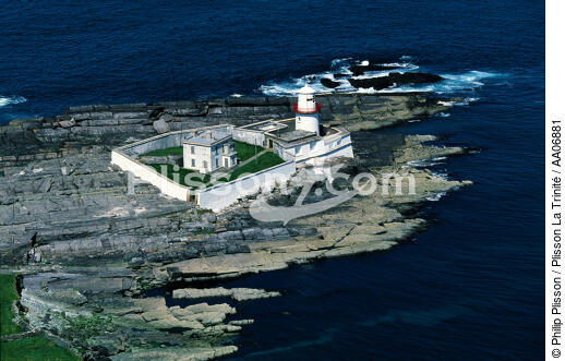 Le phare de Valencia Island. - © Philip Plisson / Plisson La Trinité / AA06881 - Nos reportages photos - Irlande, l'île verte