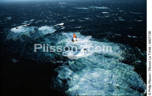 Le phare des Pierres Noires. - © Philip Plisson / Plisson La Trinité / AA07138 - Nos reportages photos - Philip Plisson