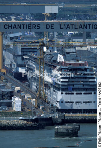 Les Chantiers de l'Atlantique à St Nazaire. - © Philip Plisson / Plisson La Trinité / AA07162 - Nos reportages photos - Chantier Naval