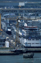 Les Chantiers de l'Atlantique à St Nazaire. © Philip Plisson / Plisson La Trinité / AA07162 - Nos reportages photos - Chantier Naval