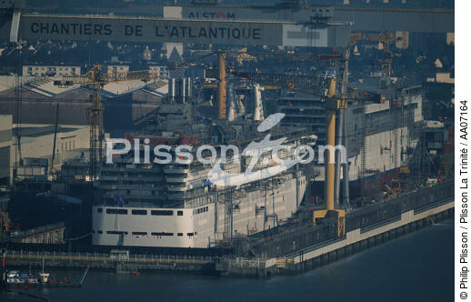 Paquebots en construction - © Philip Plisson / Plisson La Trinité / AA07164 - Nos reportages photos - Chantier naval