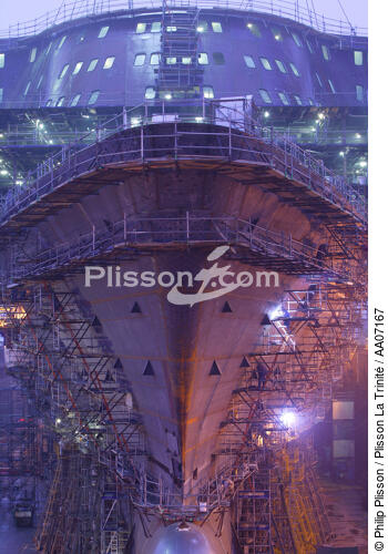 Le Queen Mary II en construction. - © Philip Plisson / Plisson La Trinité / AA07167 - Photo Galleries - Queen Mary II, Birth of a Legend