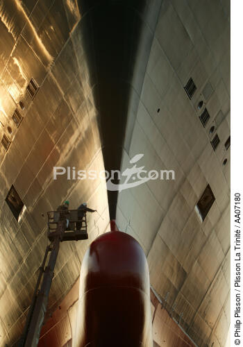 L'étrave du Queen Mary II - © Philip Plisson / Plisson La Trinité / AA07180 - Nos reportages photos - Etraves