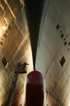 L'étrave du Queen Mary II © Philip Plisson / Plisson La Trinité / AA07180 - Nos reportages photos - Réparation navale