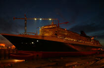Le Queen Mary II aux chantiers de St Nazaire © Philip Plisson / Plisson La Trinité / AA07181 - Nos reportages photos - Construction navale