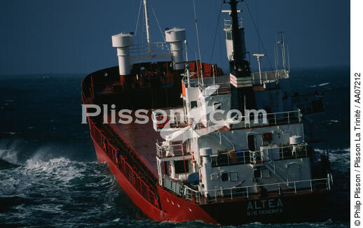 Cargo dans du gros temps. - © Philip Plisson / Plisson La Trinité / AA07212 - Photo Galleries - Philip Plisson