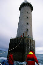 Relève de phare sur Kéréon. © Philip Plisson / Plisson La Trinité / AA07222 - Nos reportages photos - Gardien de phare