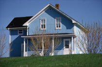 C'est une maison bleue... © Philip Plisson / Plisson La Trinité / AA07242 - Photo Galleries - Quebec [Province]