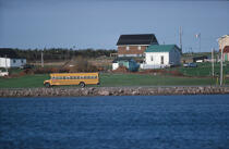 Autobus sur les îles de la Madeleine. © Philip Plisson / Plisson La Trinité / AA07255 - Photo Galleries - Quebec [Province]