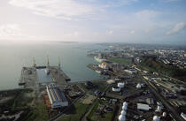 Port de commerce à Brest. © Philip Plisson / Plisson La Trinité / AA07293 - Nos reportages photos - Philip Plisson