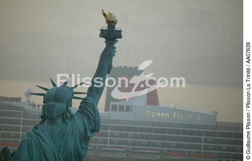 Arrivée du Queen Mary II à New-York. - © Guillaume Plisson / Plisson La Trinité / AA07639 - Nos reportages photos - Statue de la Liberté