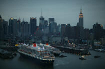 Départ du Queen Mary II de New-York. © Philip Plisson / Plisson La Trinité / AA07645 - Nos reportages photos - New York [Etat]