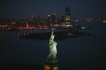 Départ du Queen Mary II de New-York. © Philip Plisson / Plisson La Trinité / AA07662 - Nos reportages photos - Statue de la Liberté