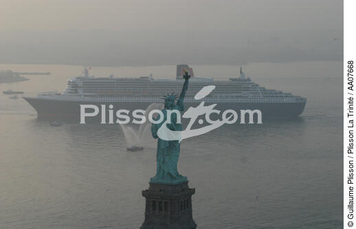 Arrivée du Queen Mary II à New-York. - © Guillaume Plisson / Plisson La Trinité / AA07668 - Nos reportages photos - Aube