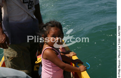 Enfant panaméen sur l'archipel des San-Blas. - © Philip Plisson / Plisson La Trinité / AA07689 - Nos reportages photos - Ile [Panama]
