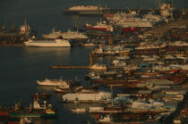 Dans le port du Pirée. © Philip Plisson / Plisson La Trinité / AA07766 - Photo Galleries - Philip Plisson