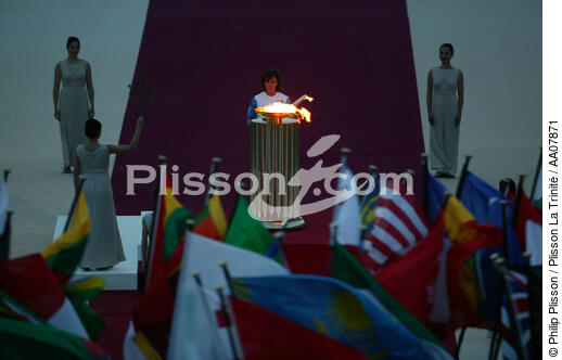 Arrivée de la flamme olympique à Athènes. - © Philip Plisson / Plisson La Trinité / AA07871 - Photo Galleries - Leisure
