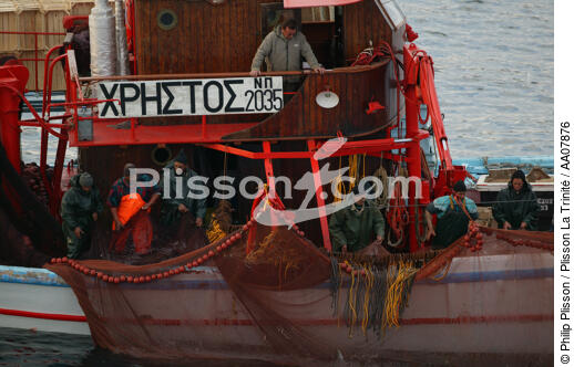 Pêche cotière sur les côtes grecques. - © Philip Plisson / Plisson La Trinité / AA07876 - Nos reportages photos - Pêcheur du monde