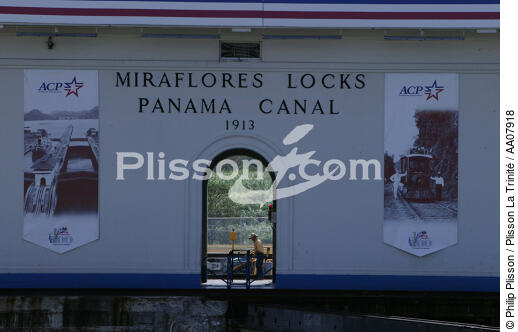 Ecluse sur le canal de Panama. - © Philip Plisson / Plisson La Trinité / AA07918 - Nos reportages photos - Canal