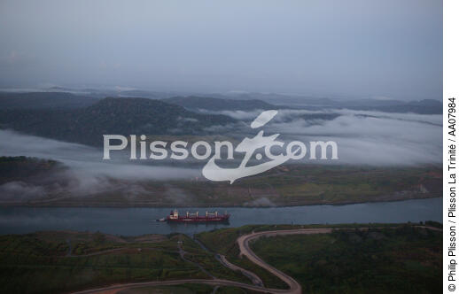 Le canal de Panama. - © Philip Plisson / Plisson La Trinité / AA07984 - Nos reportages photos - Transport maritime