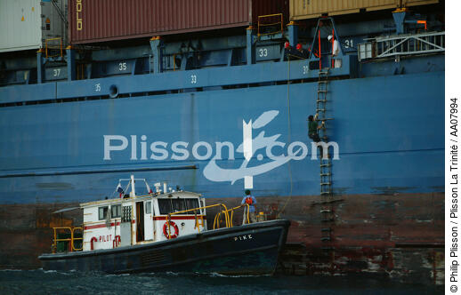 Bateau pilote dans le port de Colon. - © Philip Plisson / Plisson La Trinité / AA07994 - Nos reportages photos - Le CMA CGM Marco Polo