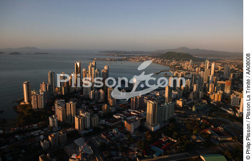 Panama City. - © Philip Plisson / Plisson La Trinité / AA08008 - Photo Galleries - Panama Canal