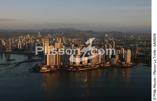 Panama City. - © Philip Plisson / Plisson La Trinité / AA08009 - Nos reportages photos - Immeuble
