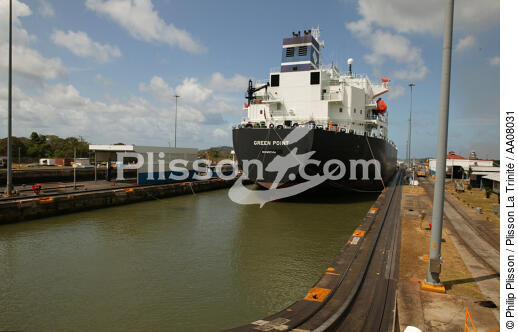 Gatun locks, l'une des 3 écluses du canal de Panama. - © Philip Plisson / Plisson La Trinité / AA08031 - Nos reportages photos - Gatun locks