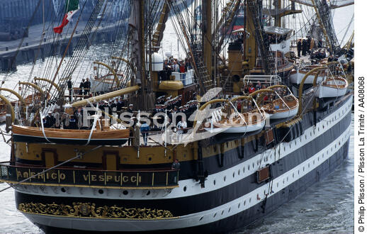 L'Amerigo Vespucci à Rouen pendant l'Armada 1994. - © Philip Plisson / Plisson La Trinité / AA08068 - Nos reportages photos - Trois-mâts