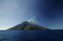 Le volcan Stromboli. © Philip Plisson / Plisson La Trinité / AA08391 - Photo Galleries - Stromboli