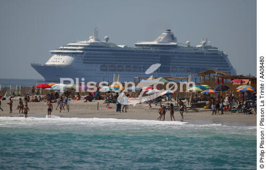 The Strait of Messina, Sicily side - © Philip Plisson / Plisson La Trinité / AA08480 - Photo Galleries - Big Cruises