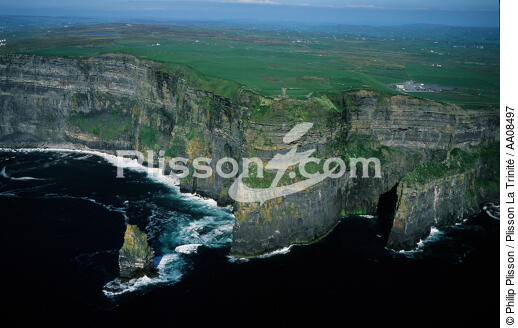 Les Cliffs of Moher. - © Philip Plisson / Plisson La Trinité / AA08497 - Photo Galleries - Ireland, the green island