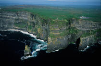 Les Cliffs of Moher. © Philip Plisson / Plisson La Trinité / AA08497 - Photo Galleries - Ireland, the green island