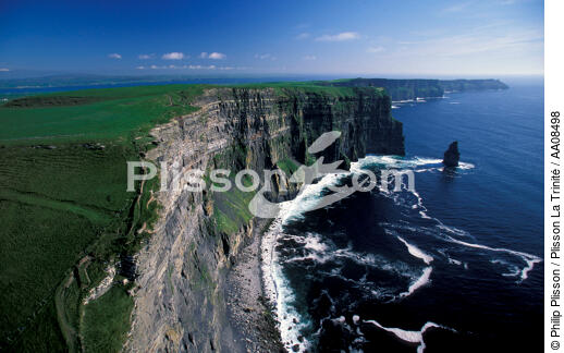 Les Cliffs of Moher. - © Philip Plisson / Plisson La Trinité / AA08498 - Nos reportages photos - Cliffs of Moher