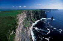Les Cliffs of Moher. © Philip Plisson / Plisson La Trinité / AA08498 - Photo Galleries - Ireland, the green island