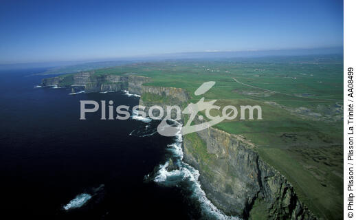 Les Cliffs of Moher. - © Philip Plisson / Plisson La Trinité / AA08499 - Photo Galleries - Ireland, the green island