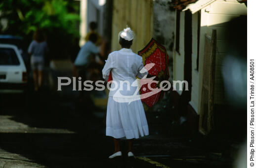Sortie de messe à la Martinique. - © Philip Plisson / Plisson La Trinité / AA08501 - Photo Galleries - West indies [The]