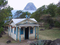 Cabane devant le Rocher du Diamant. © Philip Plisson / Plisson La Trinité / AA08565 - Photo Galleries - Martinique [The]