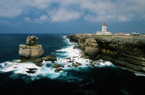 Le phare de Cabo Cavoeiro au Portugal. © Philip Plisson / Plisson La Trinité / AA08580 - Nos reportages photos - Couleur