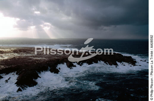 Tory Island Lighthouse in Ireland. - © Philip Plisson / Plisson La Trinité / AA08592 - Photo Galleries - Ireland, the green island