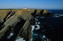 Le phare de Sardao au Portugal. © Philip Plisson / Plisson La Trinité / AA08599 - Photo Galleries - Lighthouse [Por]