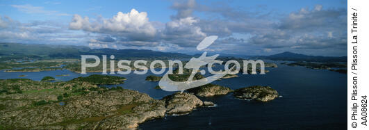 Iles proche de Bergen en Norvège. - © Philip Plisson / Plisson La Trinité / AA08624 - Photo Galleries - Color