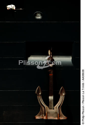L'ancre du Queen Mary 2. - © Philip Plisson / Plisson La Trinité / AA08638 - Nos reportages photos - Couleur