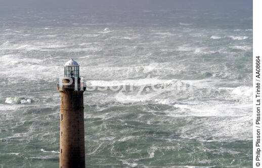 Le phare de la Hague dans le Raz Blanchard. - © Philip Plisson / Plisson La Trinité / AA08664 - Nos reportages photos - Manche [La]