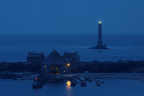 Le petit port de Goury et le phare de la Hague. © Philip Plisson / Plisson La Trinité / AA08665 - Photo Galleries - Lighthouse [50]